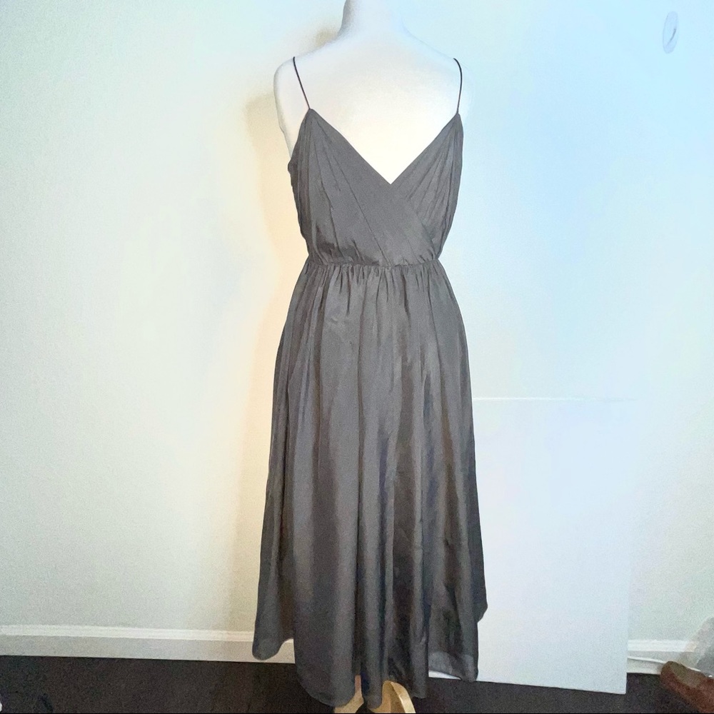 BANANA REPUBLIC flattering dress layers of fun for your